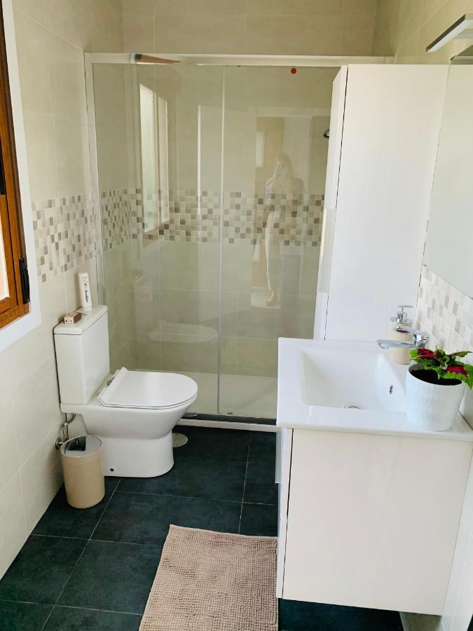 A Casa Vermella Con Jardin A 10 Minutos De Santiago De Compostela Appartement Ortono Buitenkant foto
