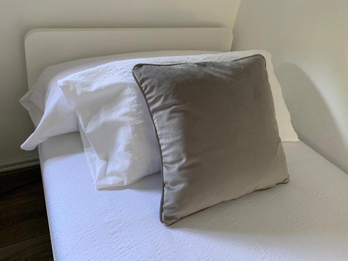 A Casa Vermella Con Jardin A 10 Minutos De Santiago De Compostela Appartement Ortono Buitenkant foto