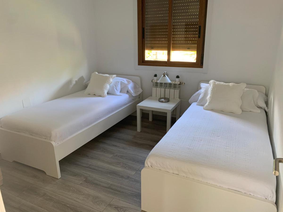 A Casa Vermella Con Jardin A 10 Minutos De Santiago De Compostela Appartement Ortono Buitenkant foto