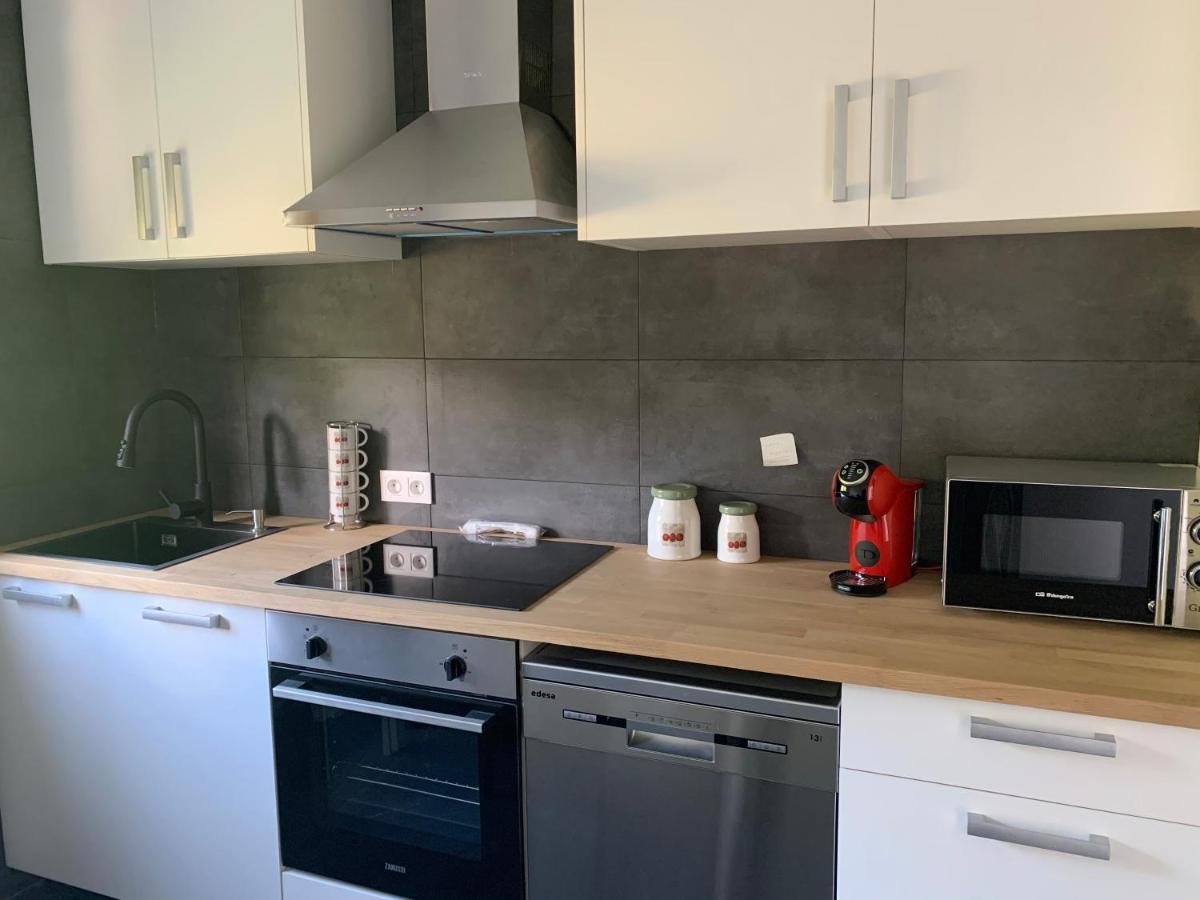 A Casa Vermella Con Jardin A 10 Minutos De Santiago De Compostela Appartement Ortono Buitenkant foto