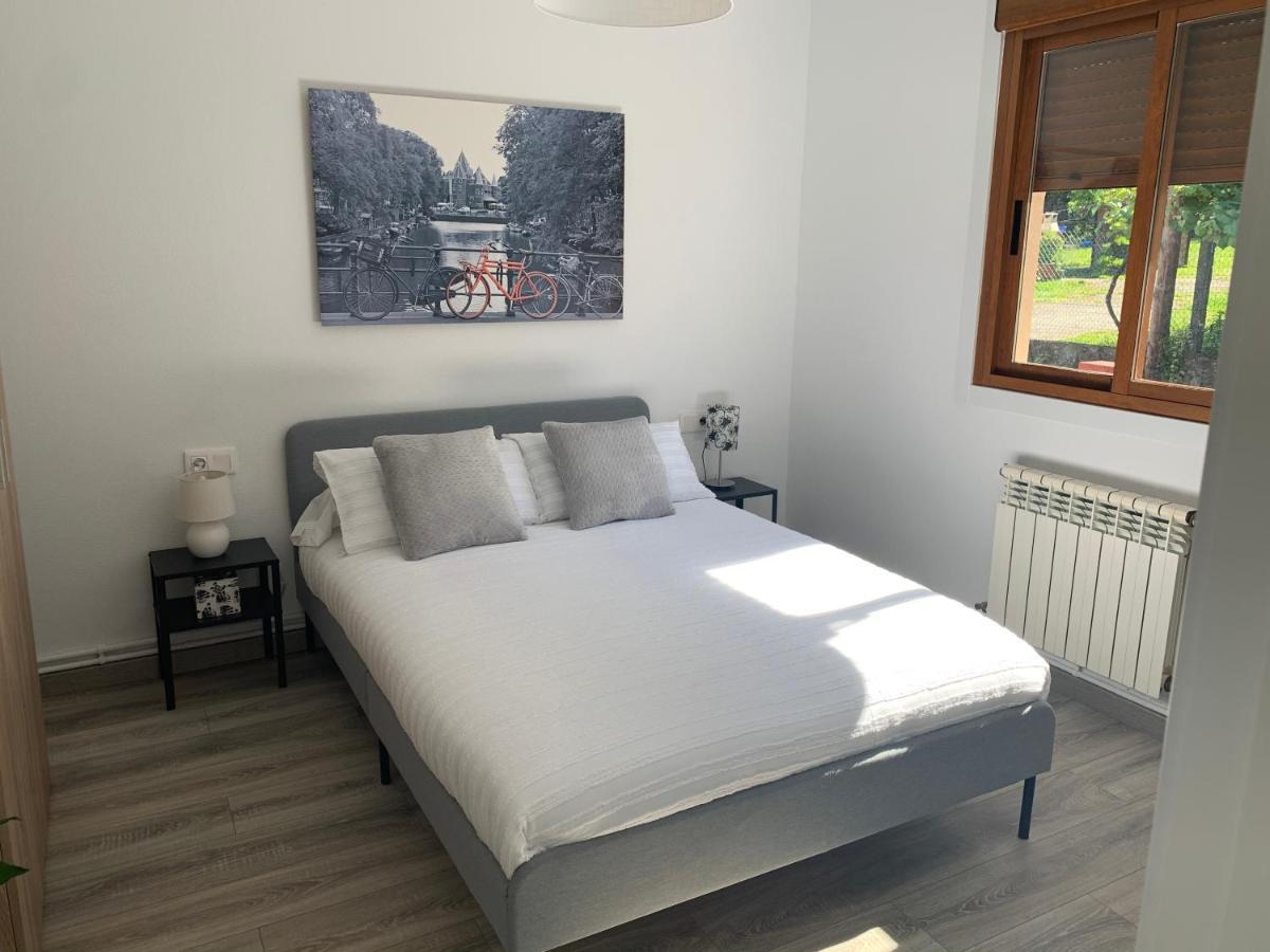 A Casa Vermella Con Jardin A 10 Minutos De Santiago De Compostela Appartement Ortono Buitenkant foto