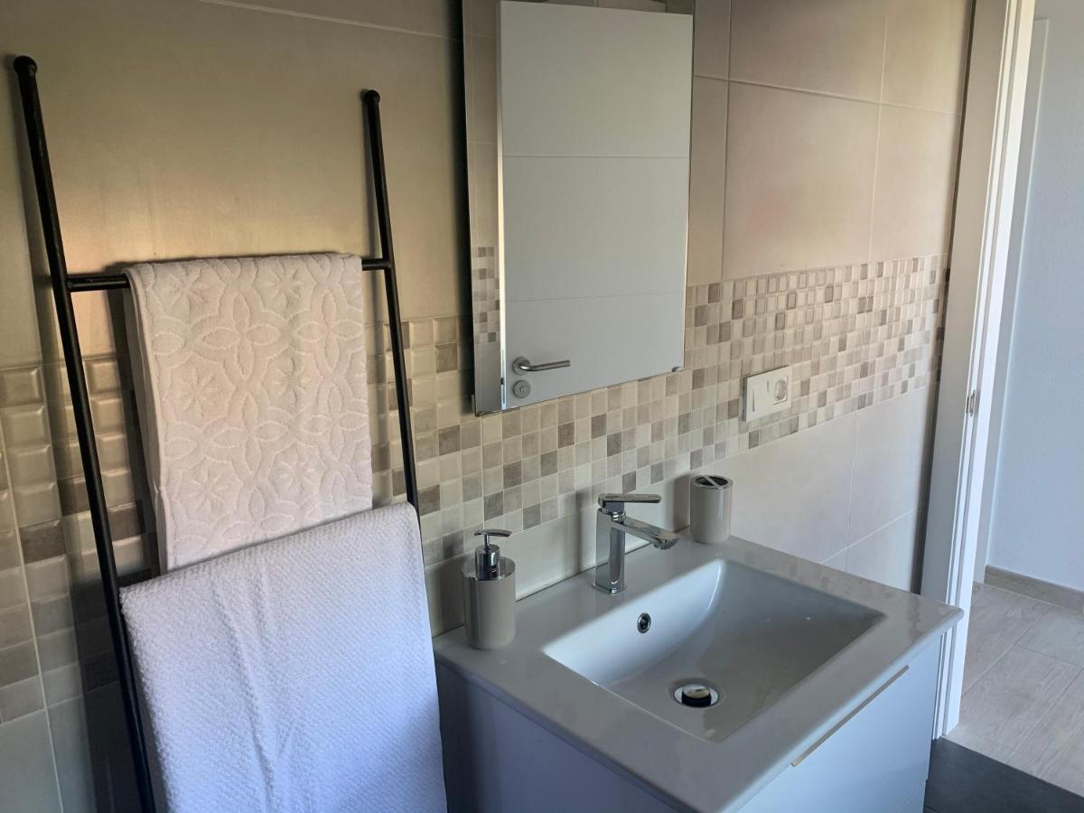 A Casa Vermella Con Jardin A 10 Minutos De Santiago De Compostela Appartement Ortono Buitenkant foto