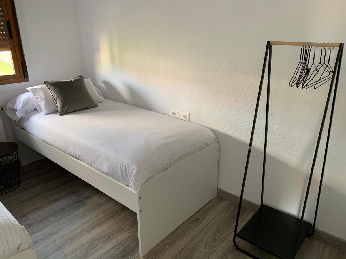 A Casa Vermella Con Jardin A 10 Minutos De Santiago De Compostela Appartement Ortono Buitenkant foto