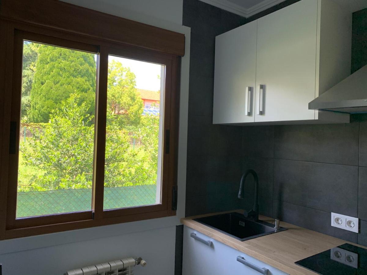 A Casa Vermella Con Jardin A 10 Minutos De Santiago De Compostela Appartement Ortono Buitenkant foto