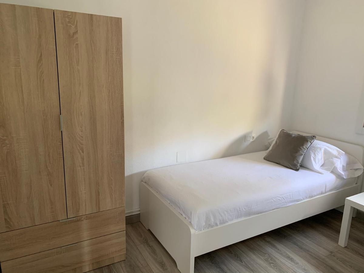A Casa Vermella Con Jardin A 10 Minutos De Santiago De Compostela Appartement Ortono Buitenkant foto