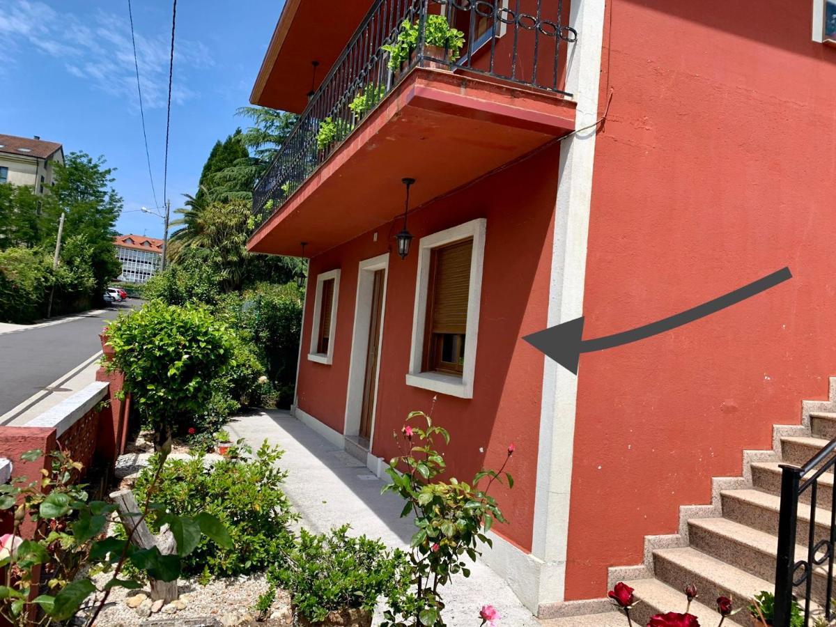 A Casa Vermella Con Jardin A 10 Minutos De Santiago De Compostela Appartement Ortono Buitenkant foto