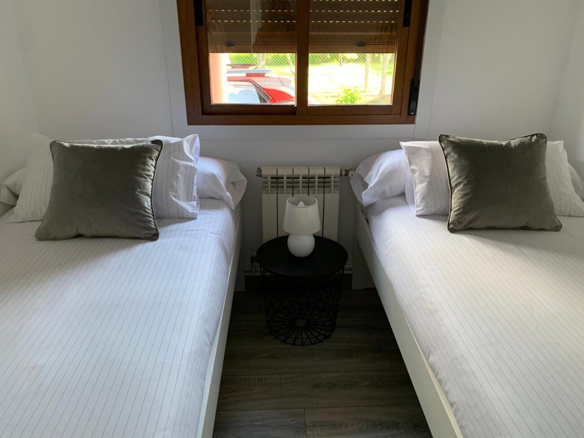 A Casa Vermella Con Jardin A 10 Minutos De Santiago De Compostela Appartement Ortono Buitenkant foto