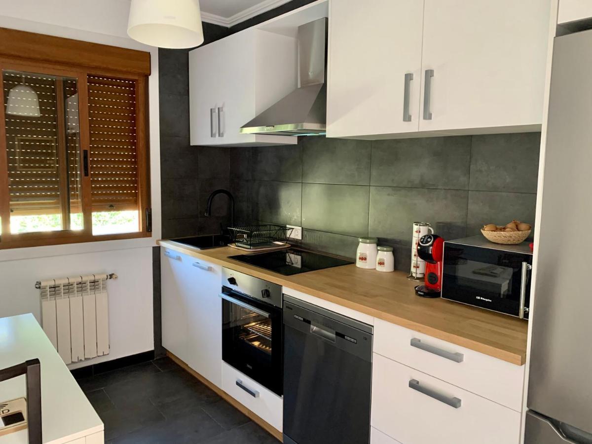 A Casa Vermella Con Jardin A 10 Minutos De Santiago De Compostela Appartement Ortono Buitenkant foto