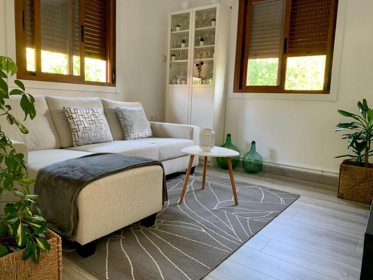 A Casa Vermella Con Jardin A 10 Minutos De Santiago De Compostela Appartement Ortono Buitenkant foto