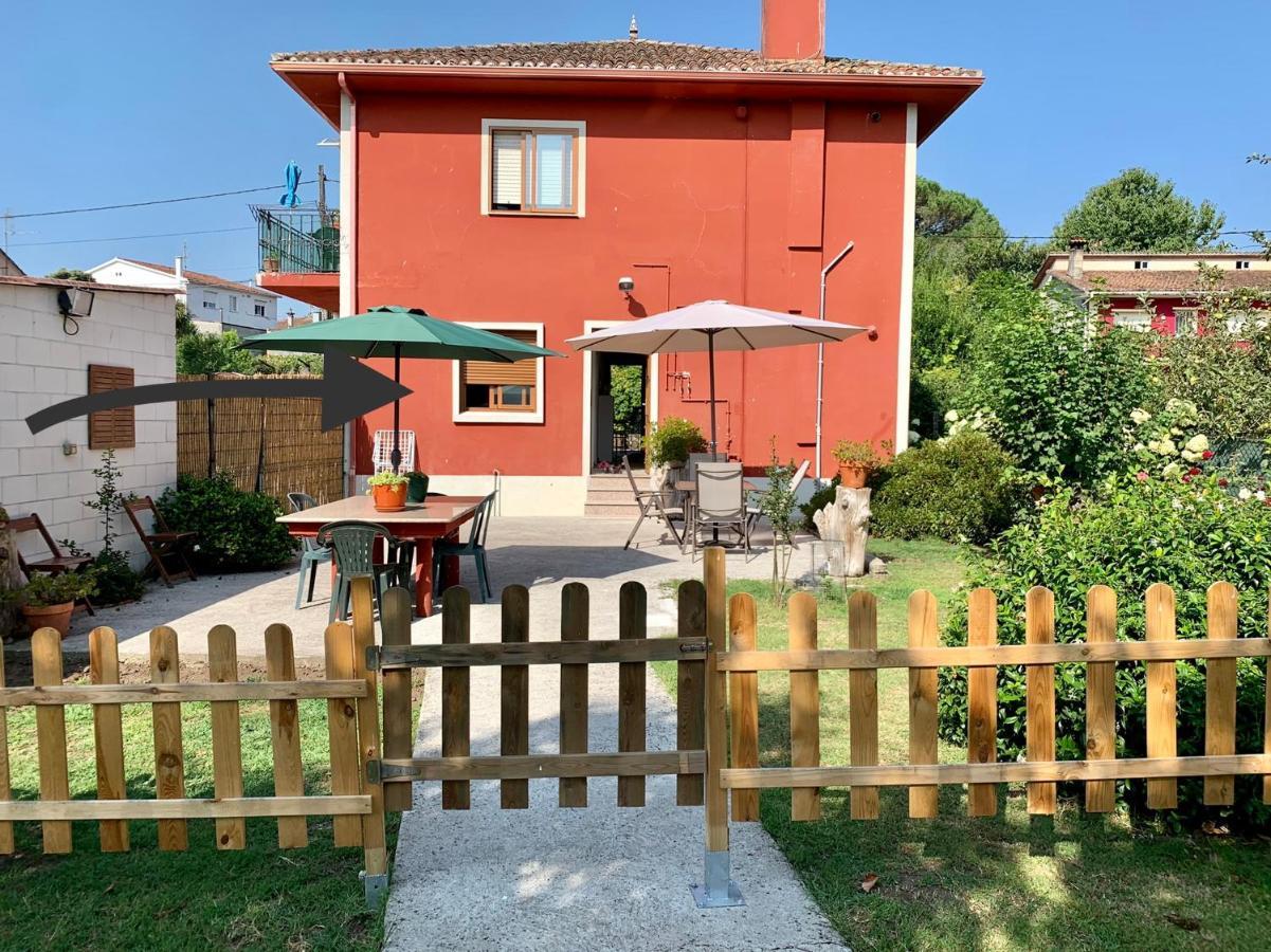 A Casa Vermella Con Jardin A 10 Minutos De Santiago De Compostela Appartement Ortono Buitenkant foto