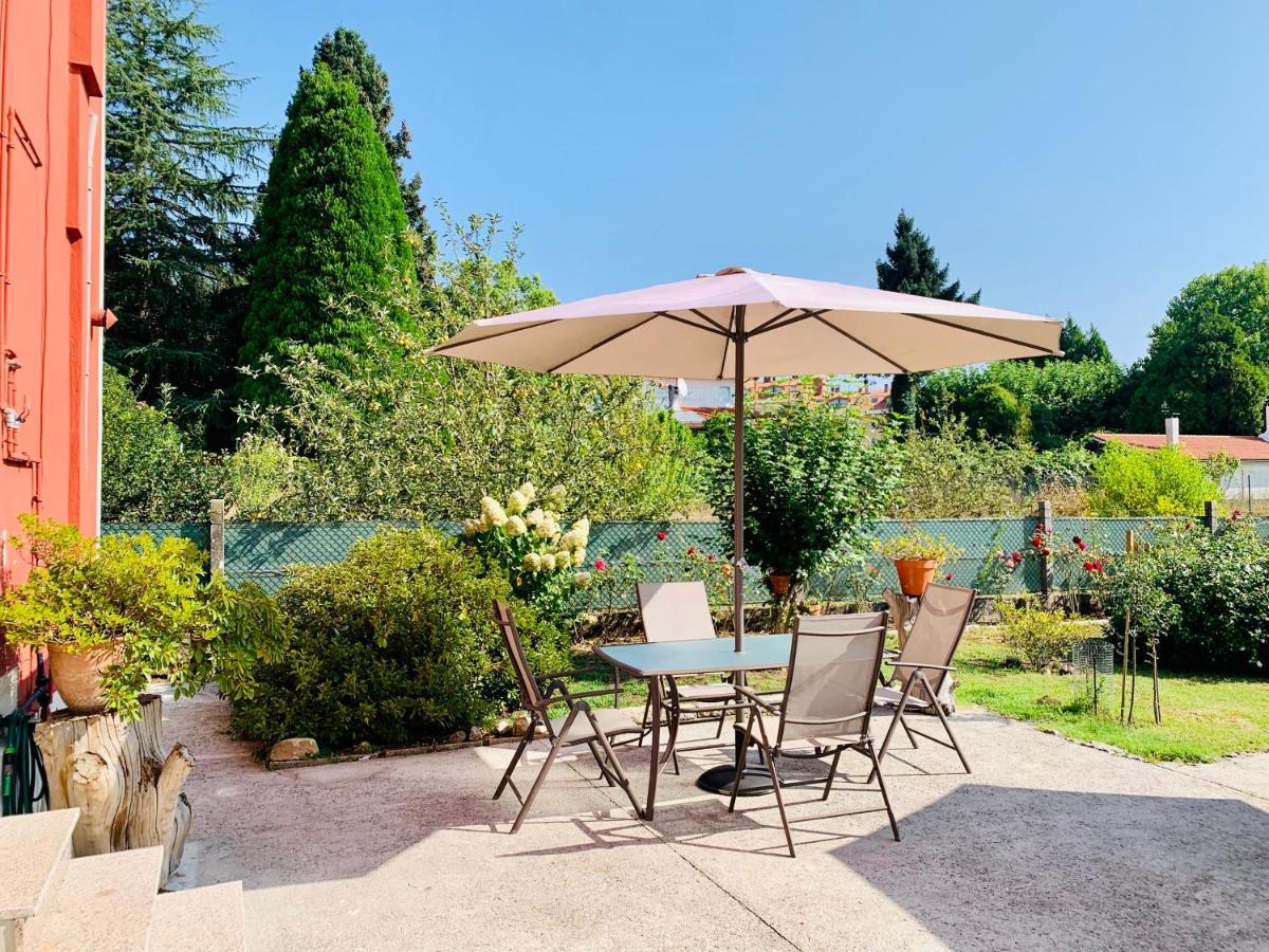 A Casa Vermella Con Jardin A 10 Minutos De Santiago De Compostela Appartement Ortono Buitenkant foto