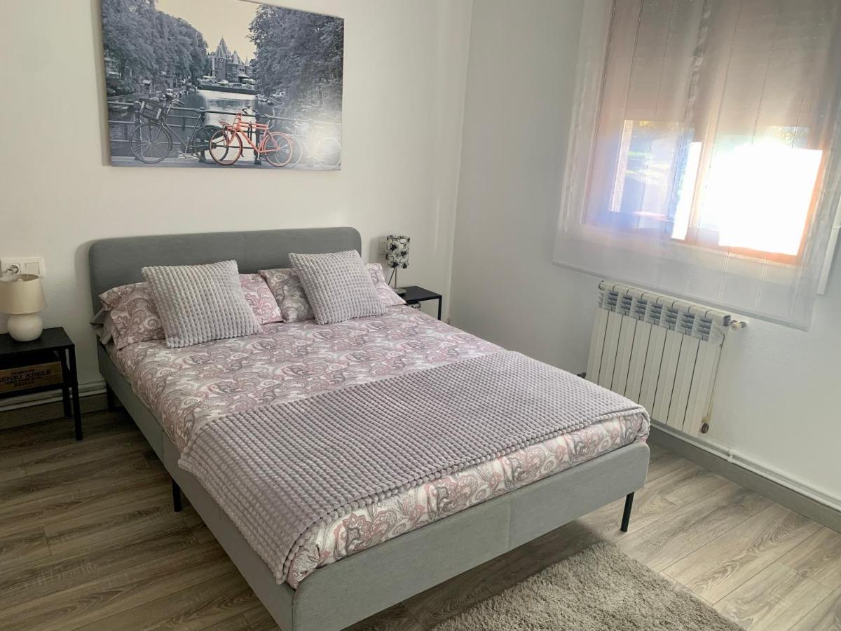 A Casa Vermella Con Jardin A 10 Minutos De Santiago De Compostela Appartement Ortono Buitenkant foto