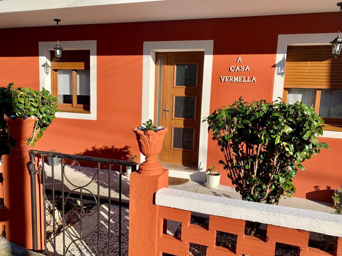 A Casa Vermella Con Jardin A 10 Minutos De Santiago De Compostela Appartement Ortono Buitenkant foto