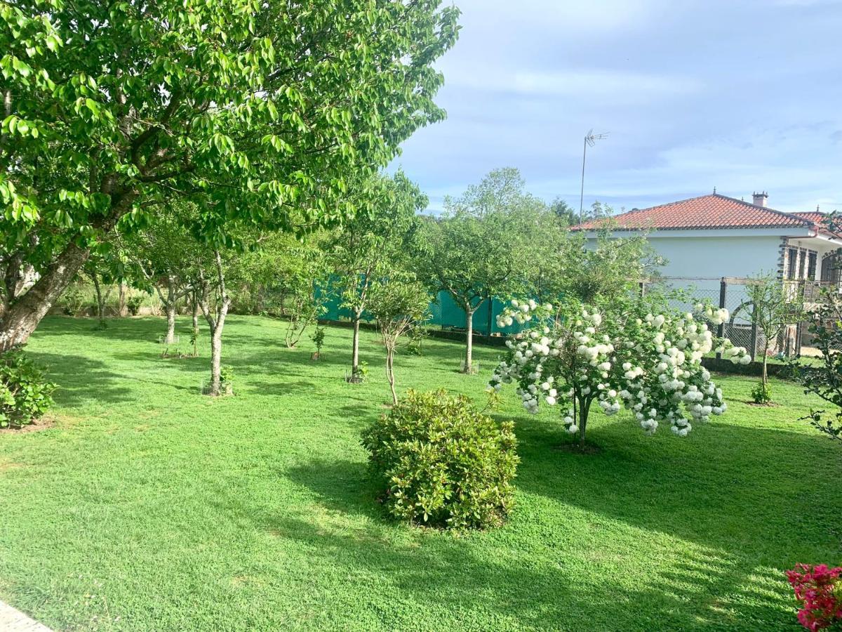 A Casa Vermella Con Jardin A 10 Minutos De Santiago De Compostela Appartement Ortono Buitenkant foto